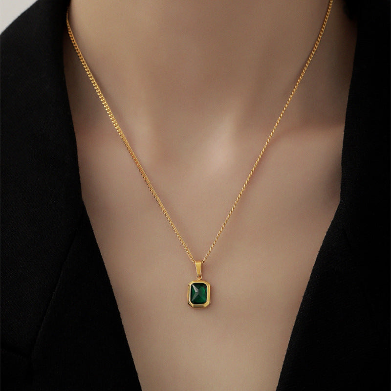 Simple Emerald Pendant Clavicle Necklace