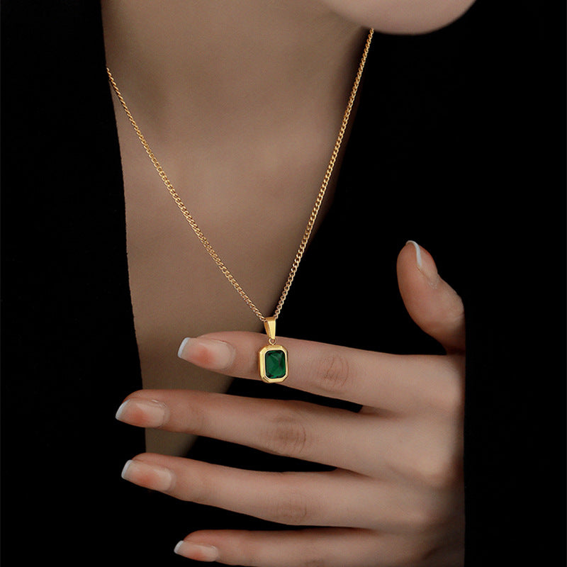 Simple Emerald Pendant Clavicle Necklace