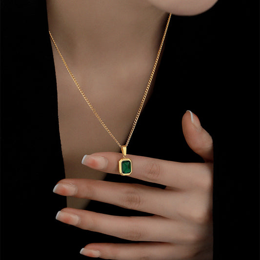 Simple Emerald Pendant Clavicle Necklace