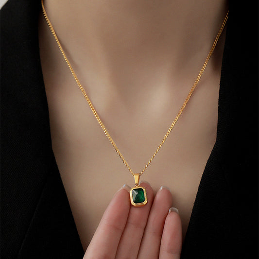 Simple Emerald Pendant Clavicle Necklace