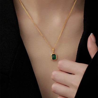 Simple Emerald Pendant Clavicle Necklace
